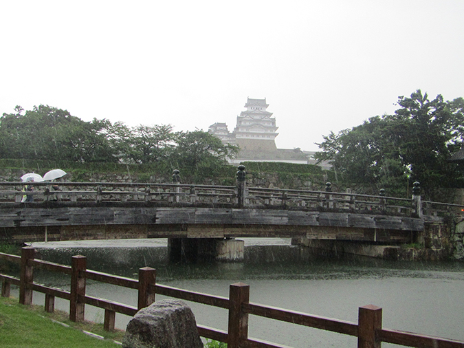 雨の姫路城の混雑状況 今日の姫路城５２０日目 姫路市のローカル情報サイト 裏観光情報も
