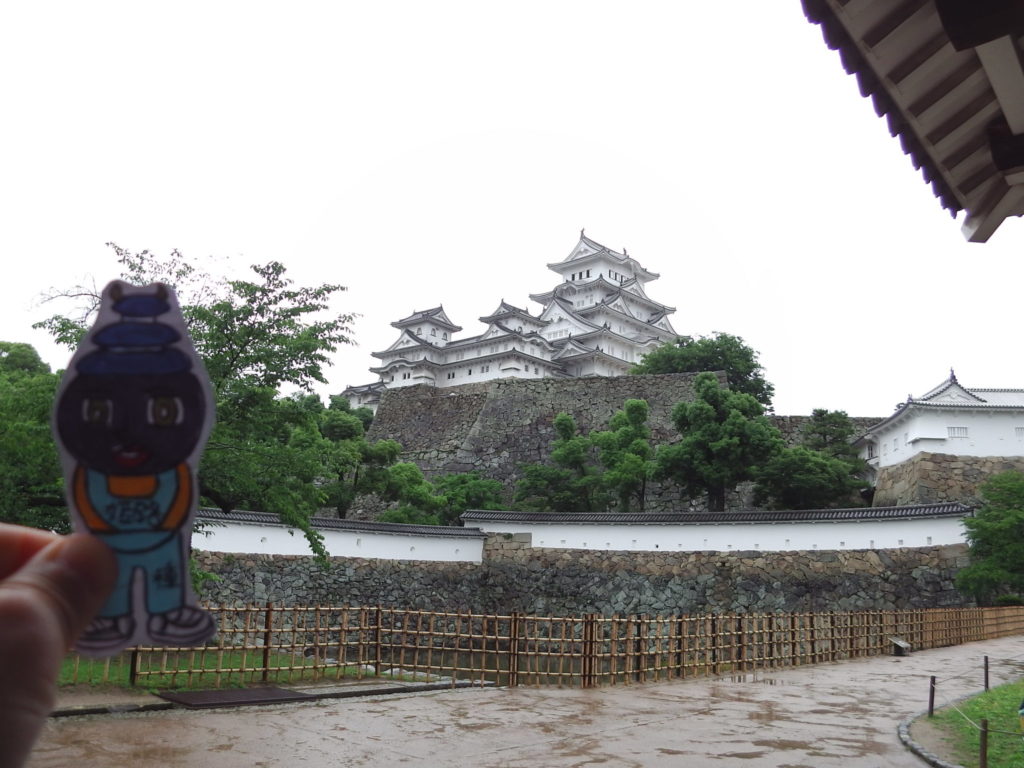瓦が地面に敷き詰められている なんでや 今日の姫路城８５５日目 姫路市のローカル情報サイト 裏観光情報も