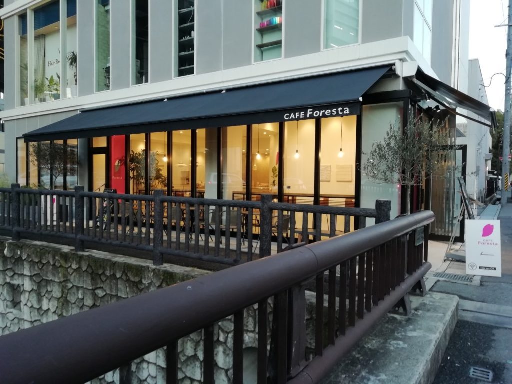 カフェフォレスタ の スムージー サンド 姫路駅からすぐ ペットもokな映えうまカフェ 姫路グルメの種 姫路の種