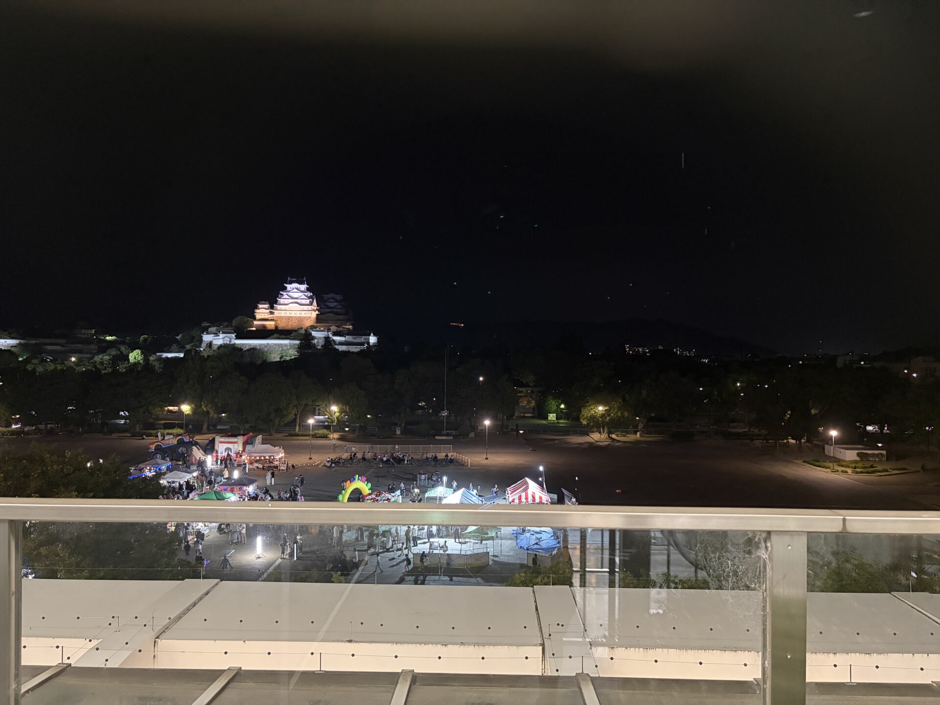 夜の大手前公園を上から見たところ
