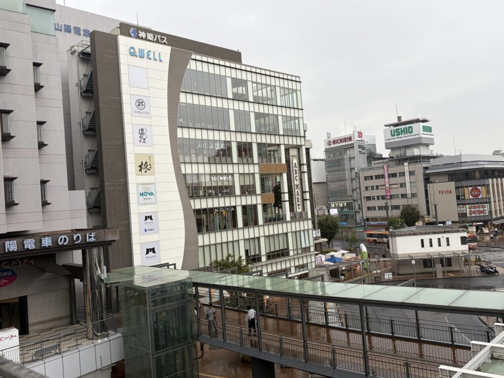 キュエル姫路3階テラスから見える姫路駅前の景色
