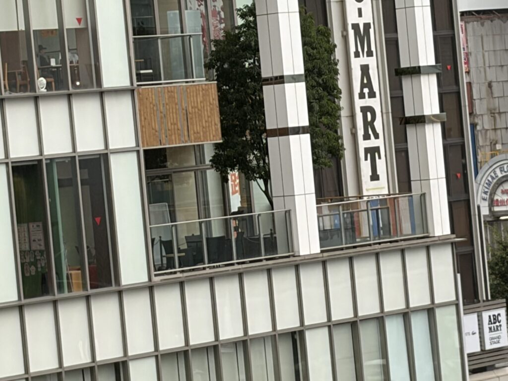 路のテラスの無料Wi-Fiや利用案内看板
