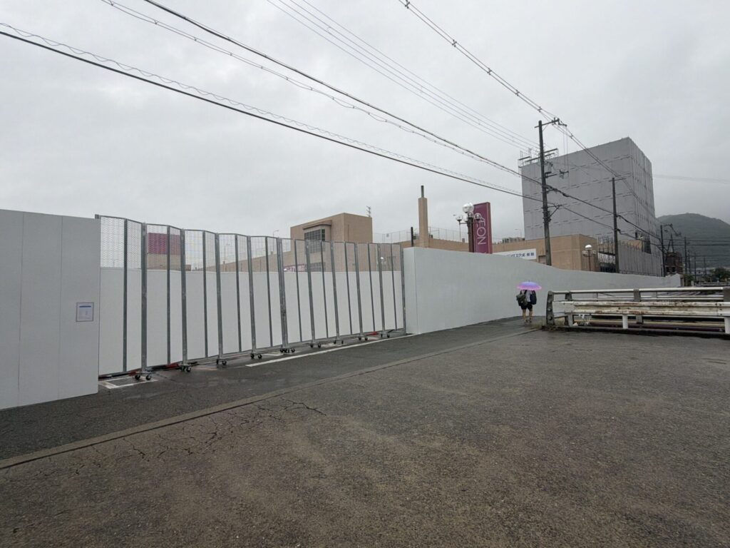 解体工事が進むイオン姫路店