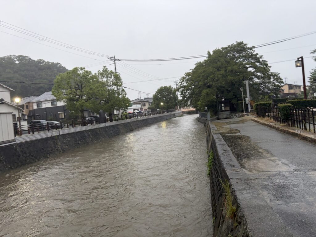 増水した船場川