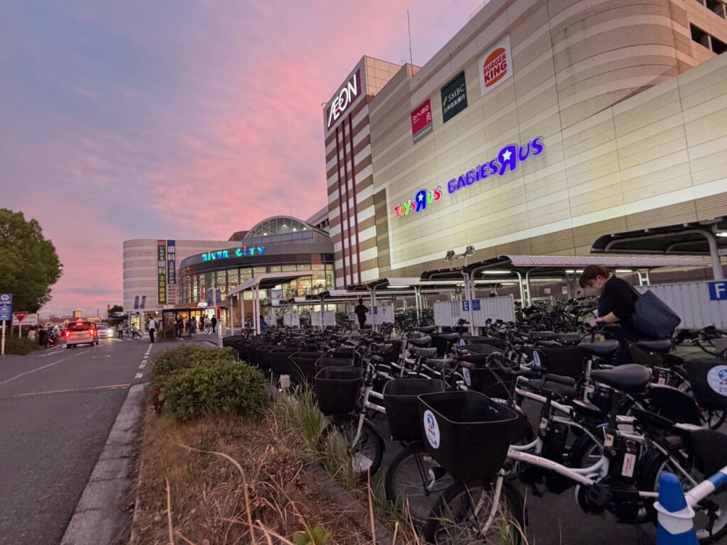 リバーシティーに集まった自転車