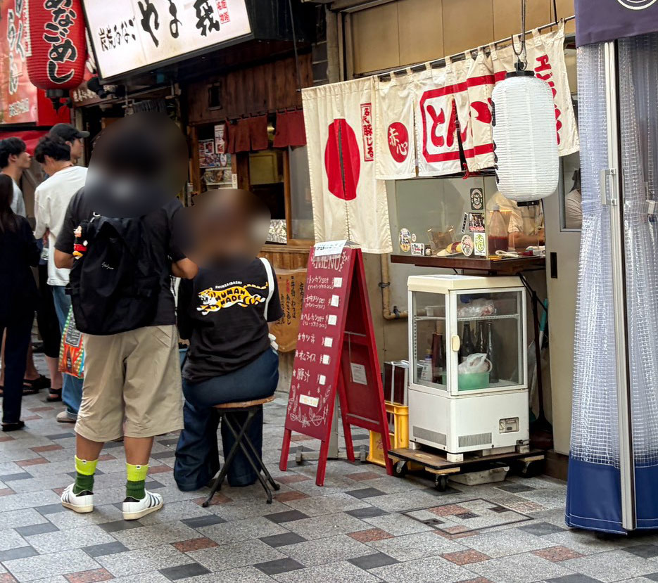 とんかつ赤心の前の順番待ち