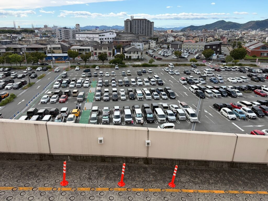 姫路みなと祭当日のイオンモール姫路リバーシティー平面駐車場