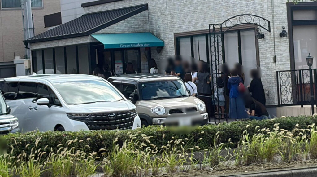 グレイスガーデンプラス開店前の行列