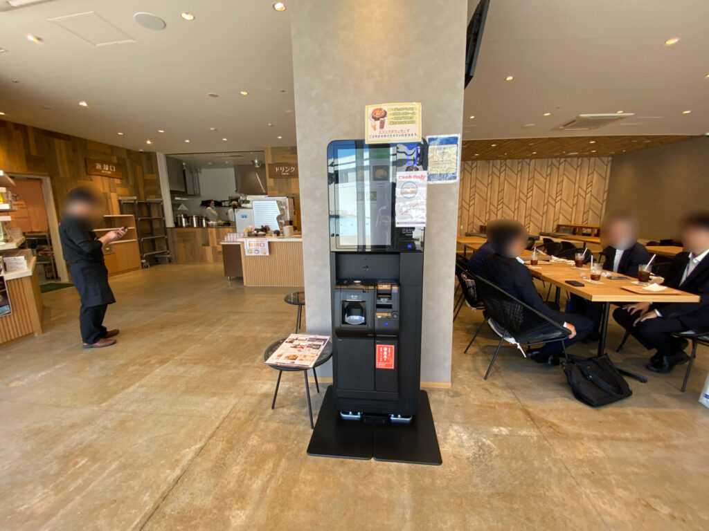 まねきフードホールの券売機