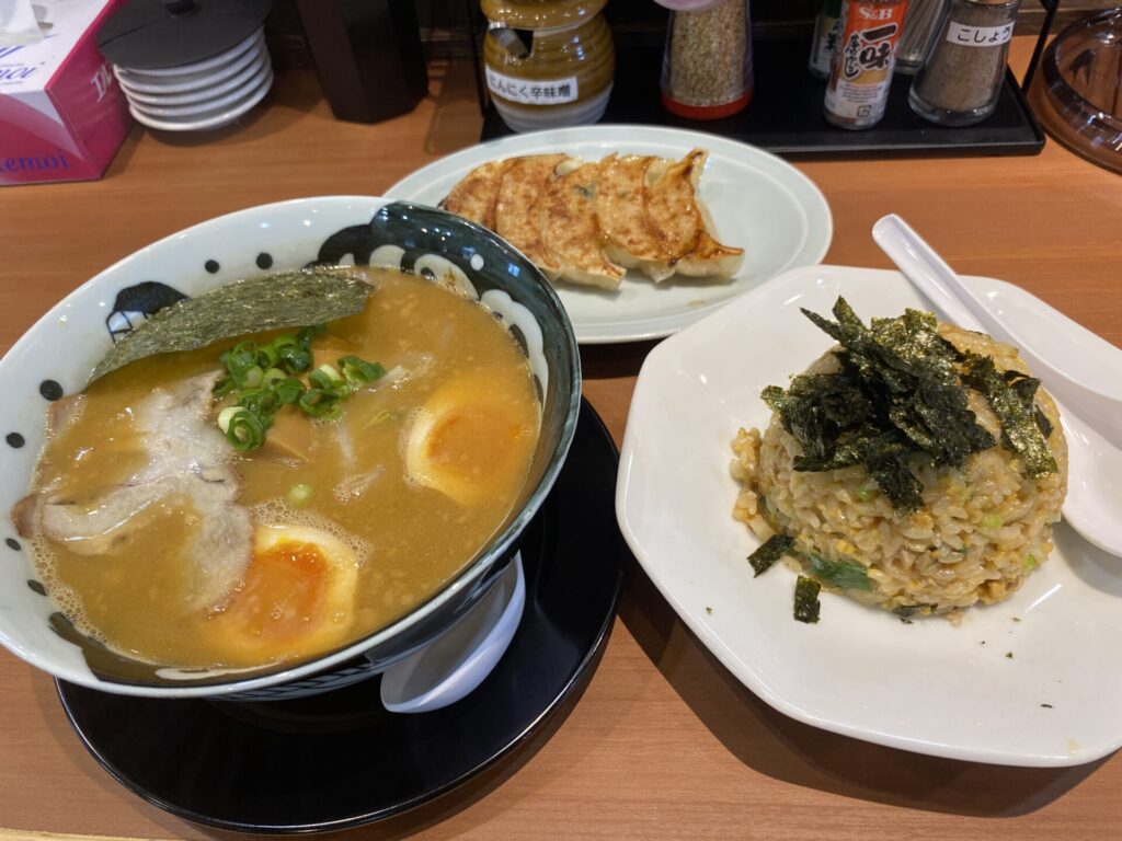 特濃ごま味噌豚骨らぁ麺のくじらAセット