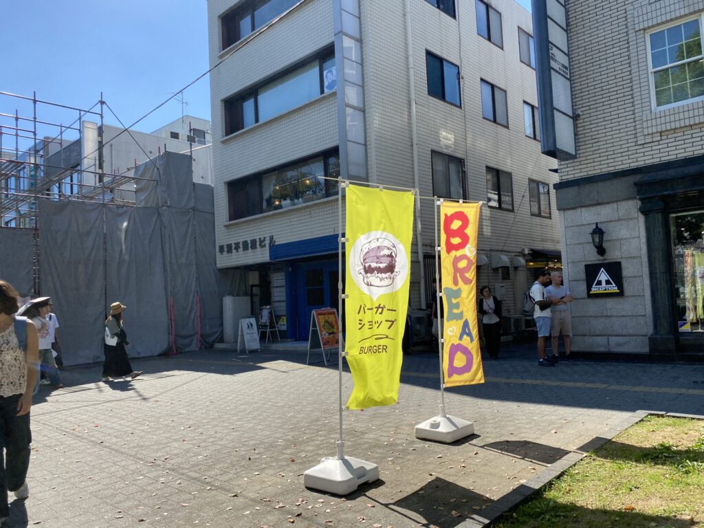 ベーカリーランプ本店手前の大手前通り沿いの店舗