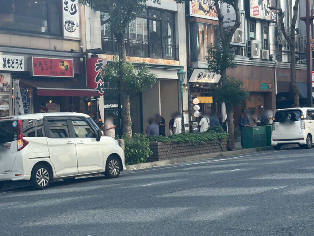 ダイワロイネットホテル姫路のまわりに集まる人たち