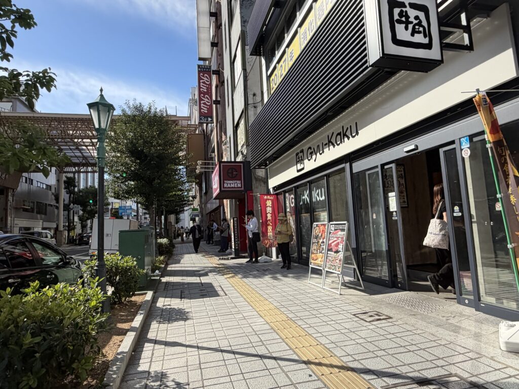 十二所前線沿いの牛角姫路駅前店の並び