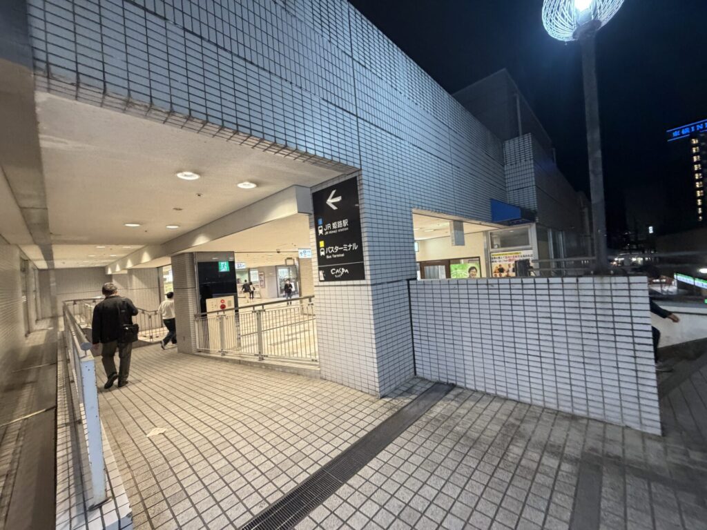 キャスパ2階の連絡通路入口