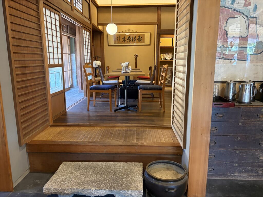 パンとエスプレッソと姫路城のカフェスペースの店内