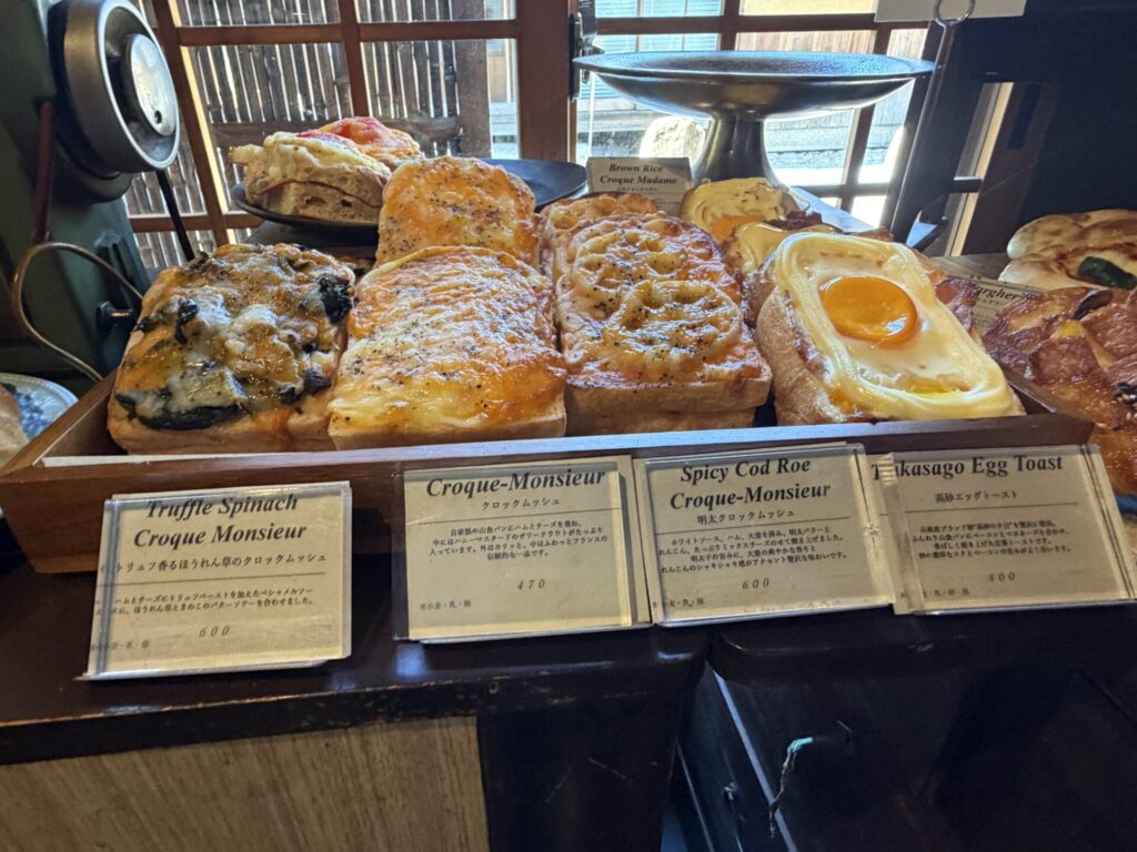 高砂エッグトーストや明太クロックムッシュの並び