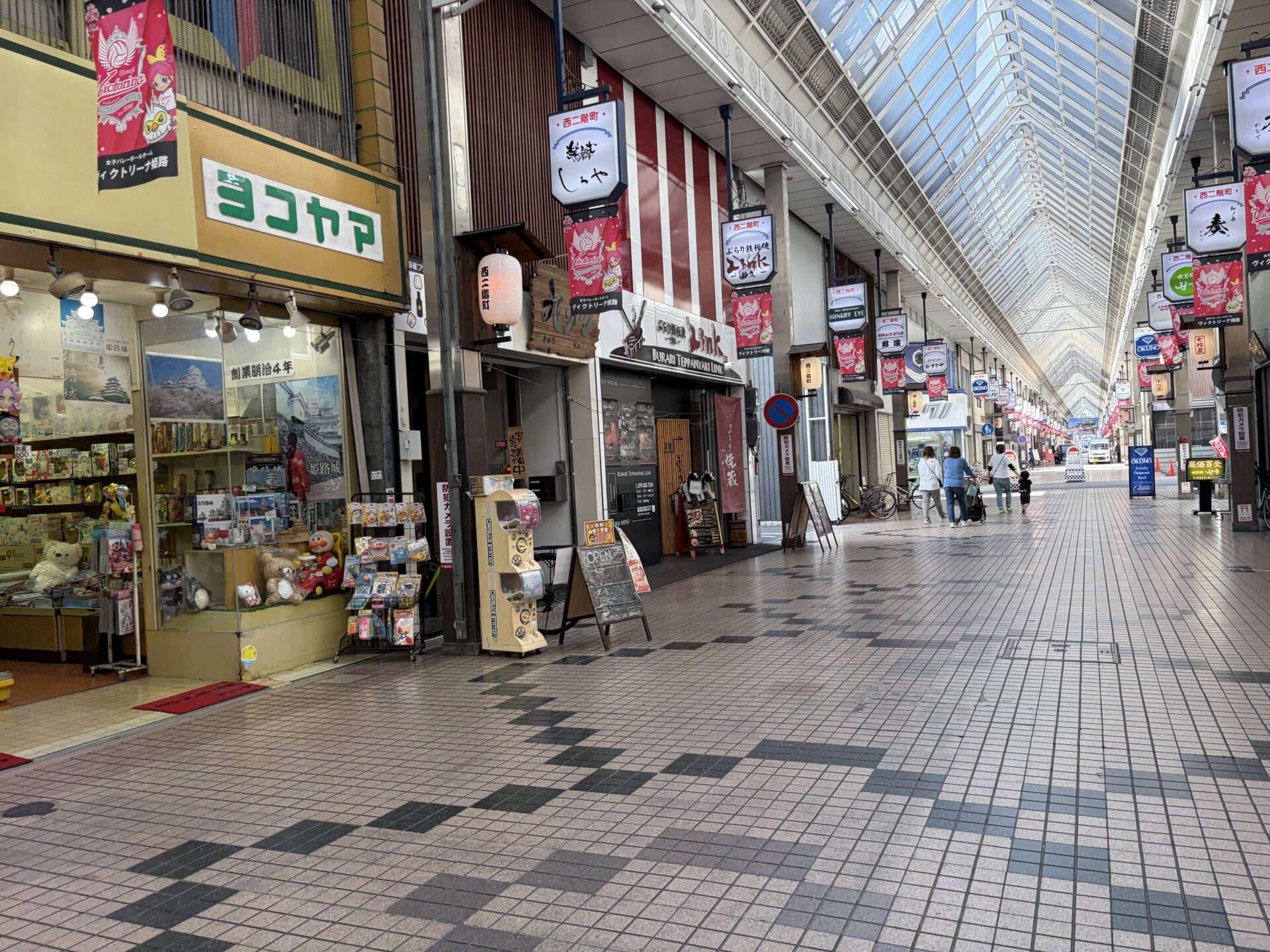西二階町商店街の店舗周辺