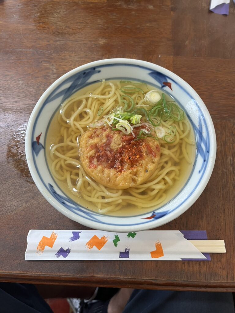 天ぷらがのったサントスそば