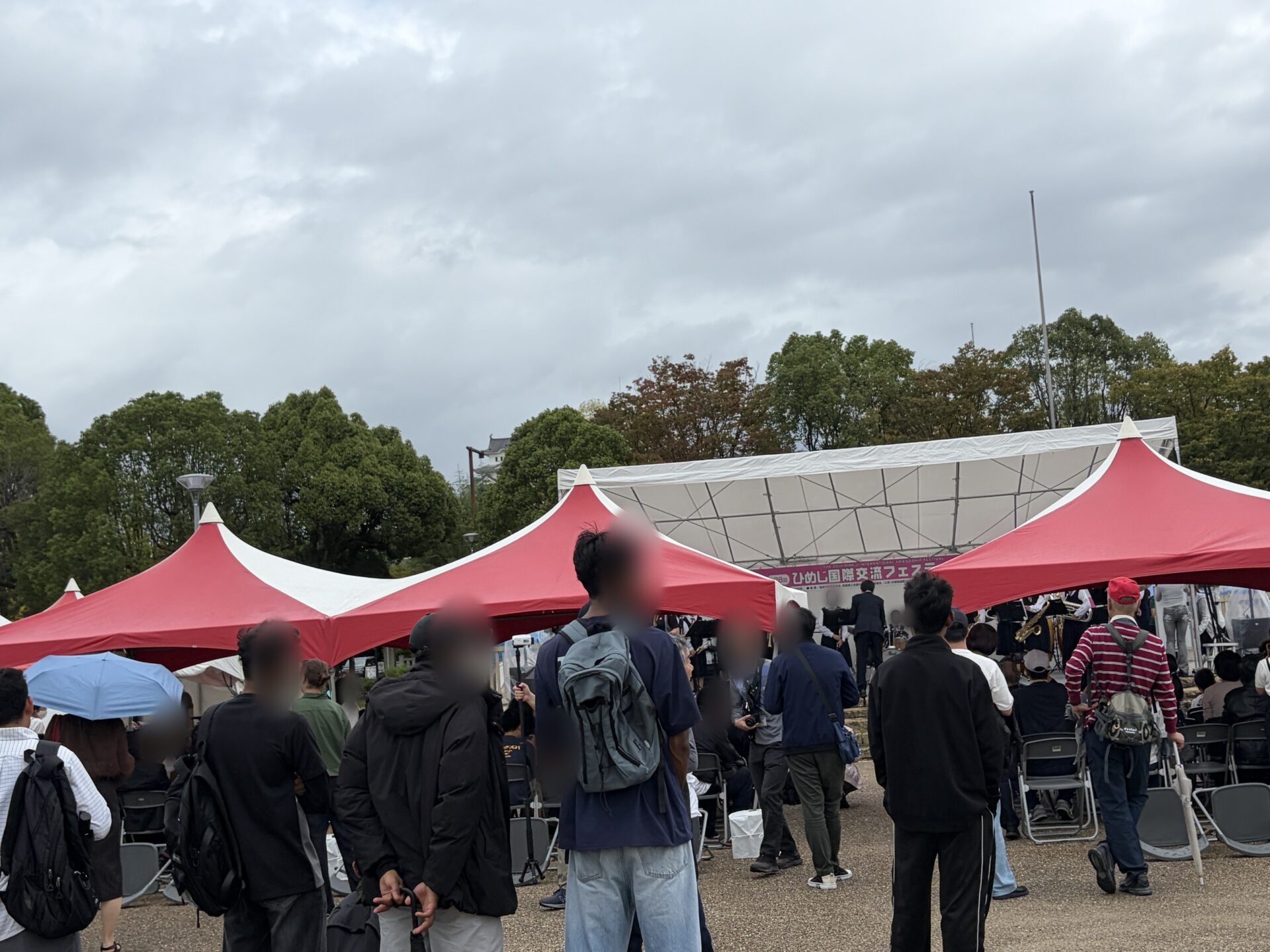ひめじ国際交流フェスティバルのステージ前