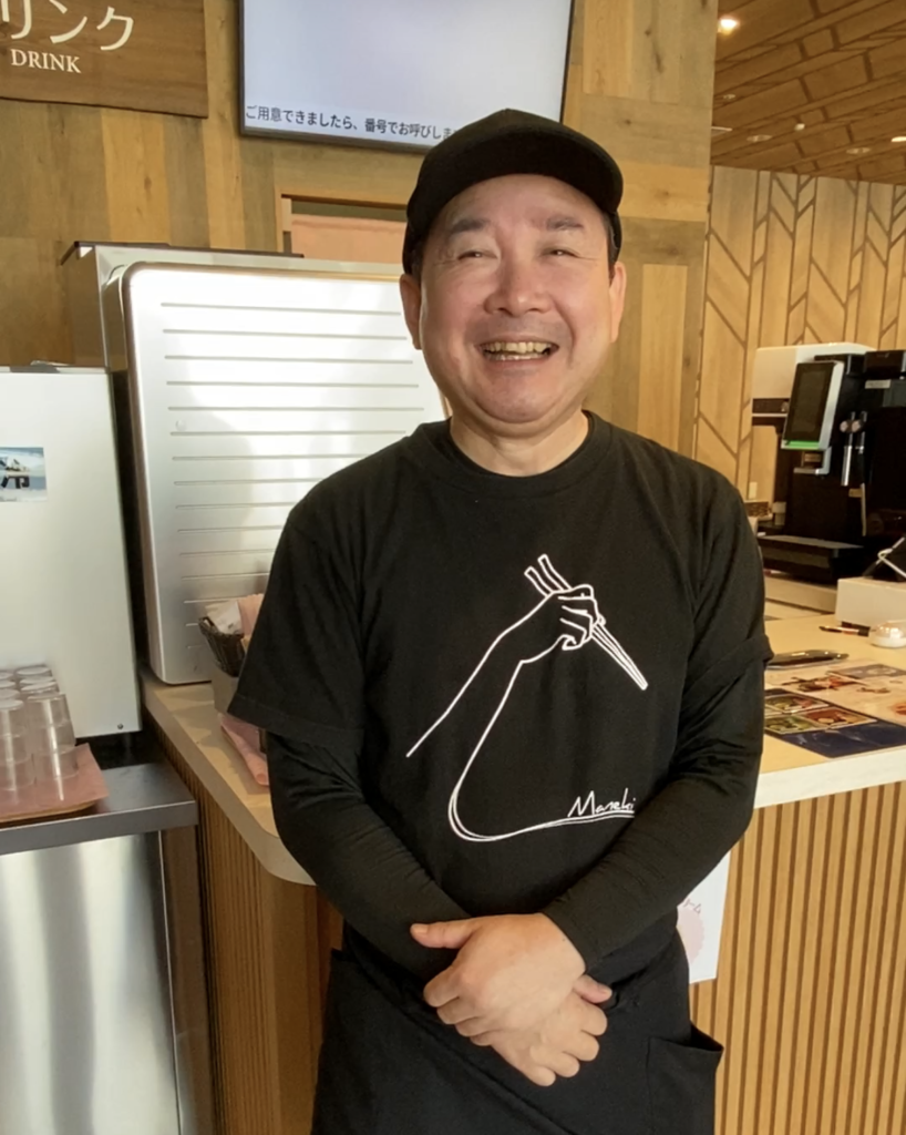 まねき食品の店舗販売部長